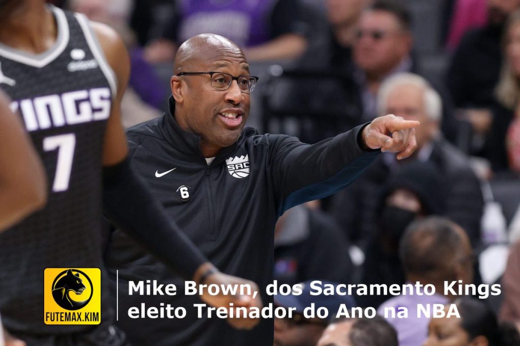 Mike Brown, dos Sacramento Kings, eleito Treinador do Ano na NBA