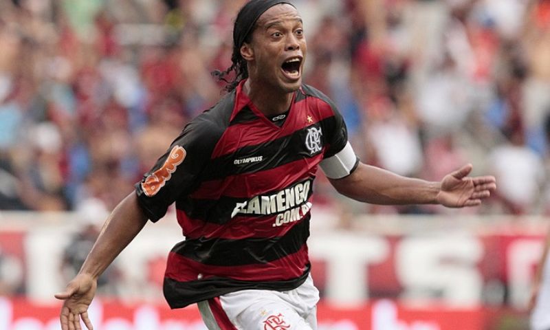 A biografia de Ronaldinho e sua carreira no futebol